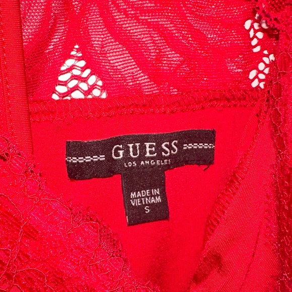 A stunning red dress! - Picture 5 of 7